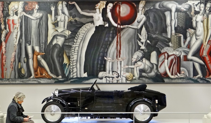 Гостиная арт деко с панорамными окнами