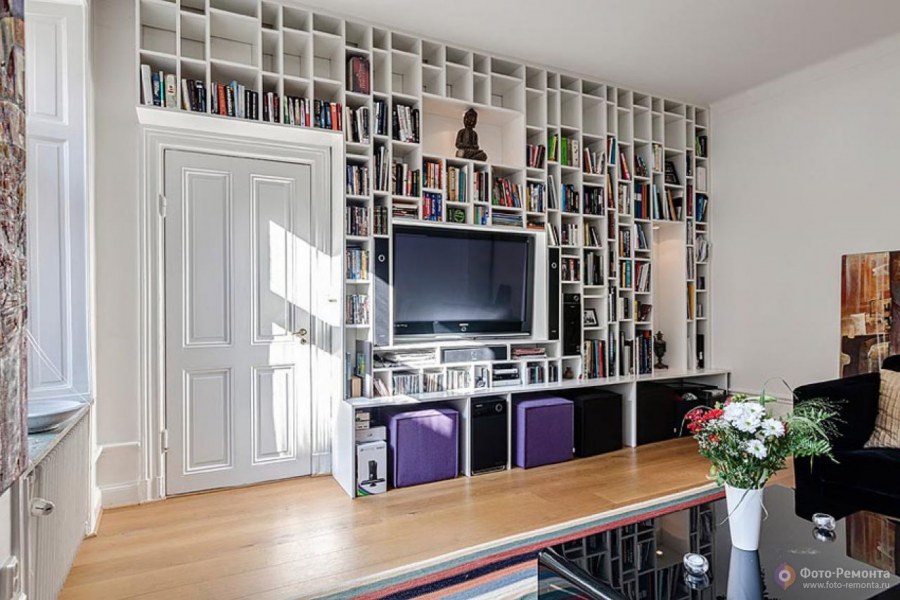 Скандинавский стиль с камином и телевизором