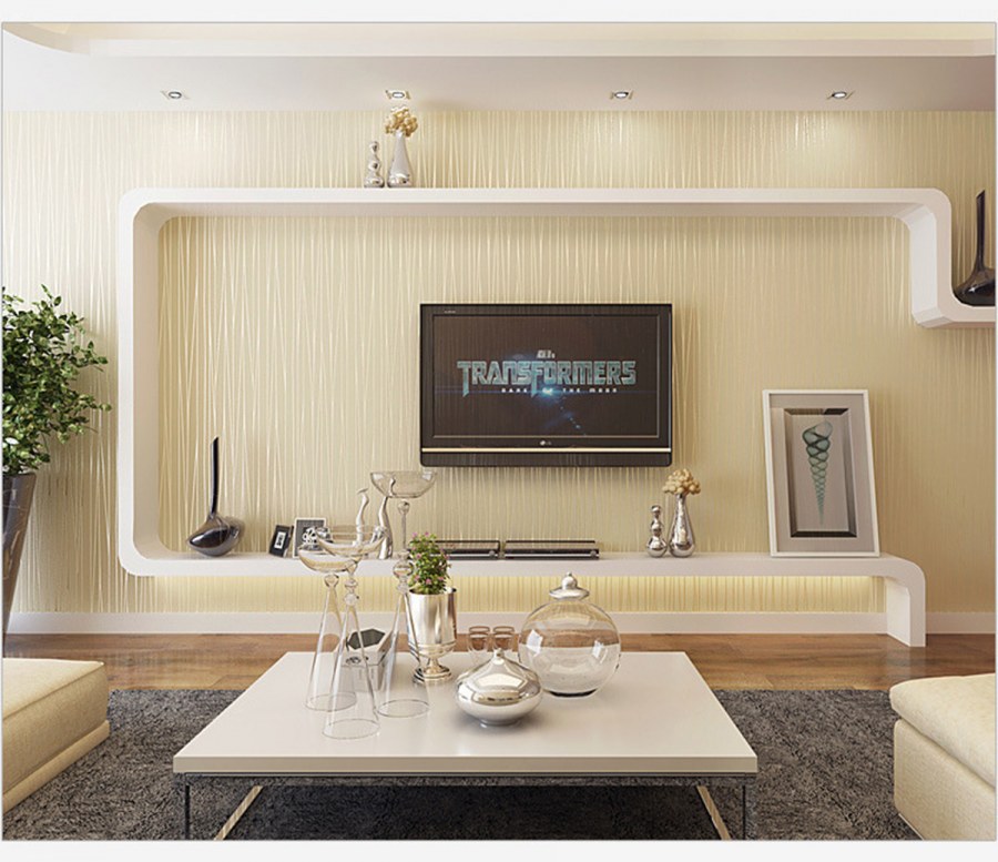 Телевизор на стене в гостиной