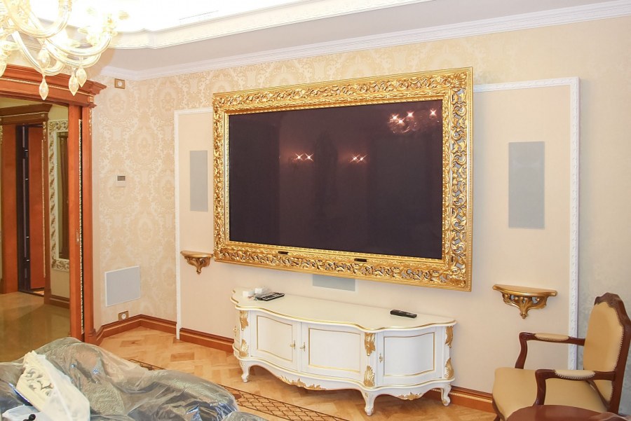 Телевизор в багете