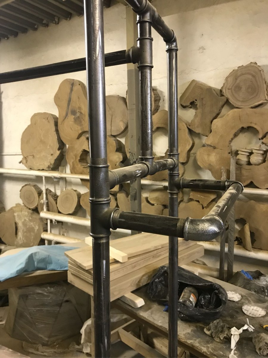 Стойка из сантехнических труб