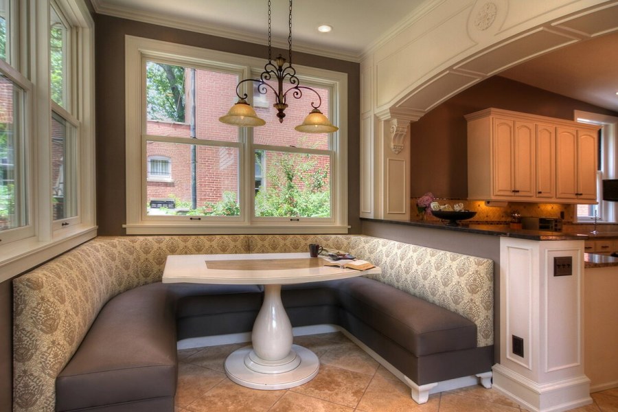 Диванчик на кухне в интерьере