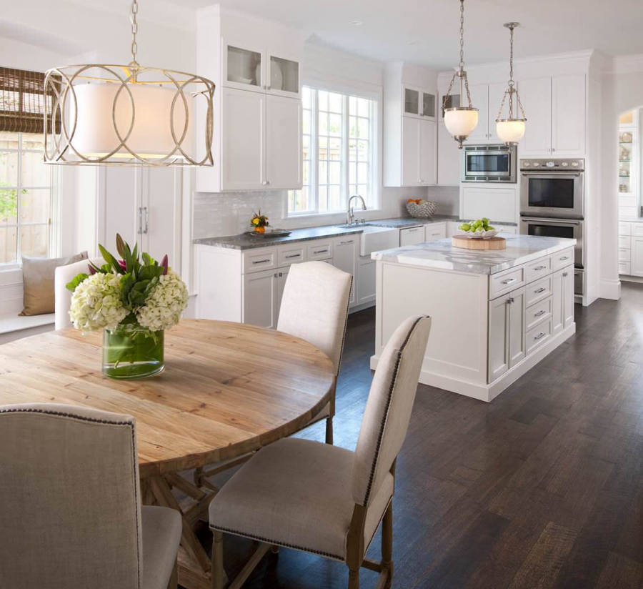 Кухня гостиная с большим столом