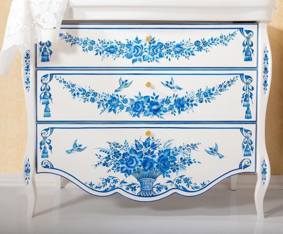 Роспись мебели в русском стиле