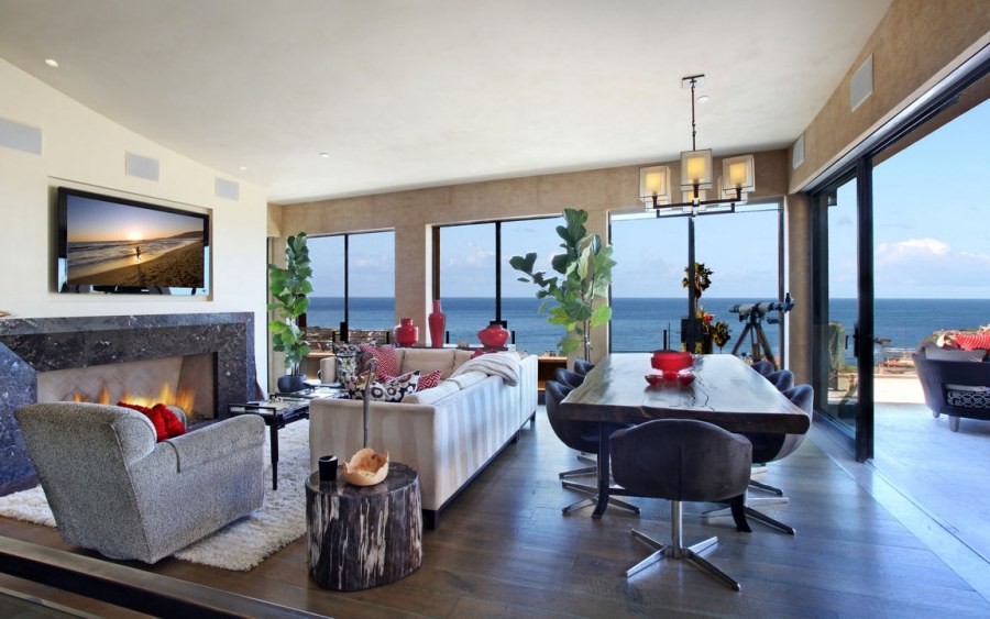 Гостиная с видом на океан