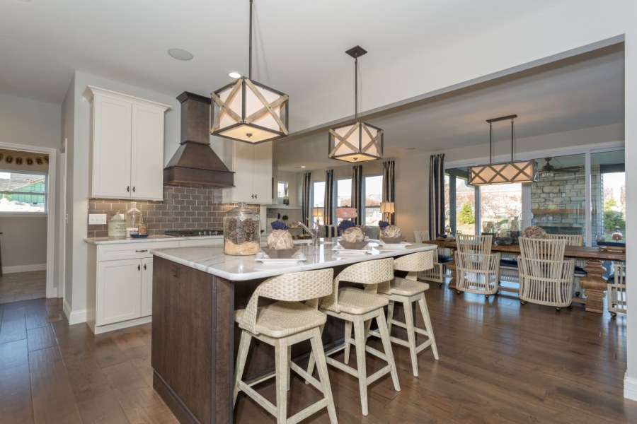 Люстра на кухню студию в стиле Прованс