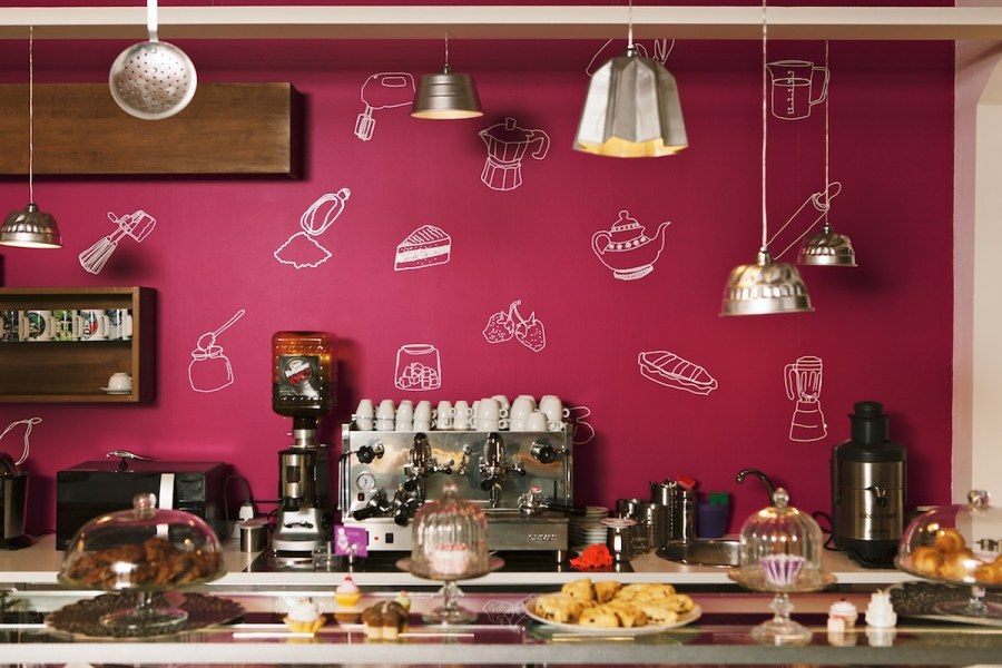 Декор стен в кондитерской
