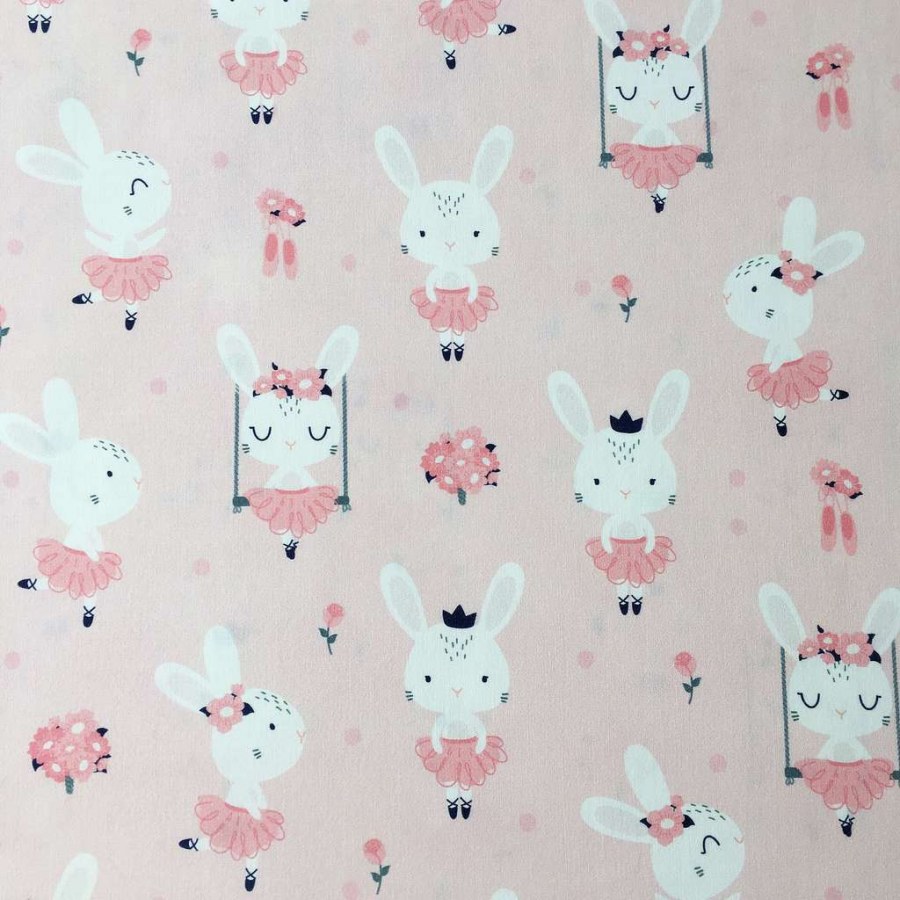Принт с зайчиками на ткани
