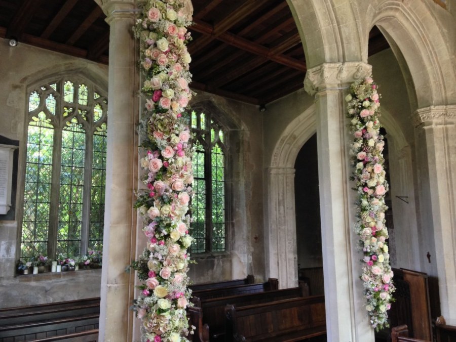 Колонна с цветами