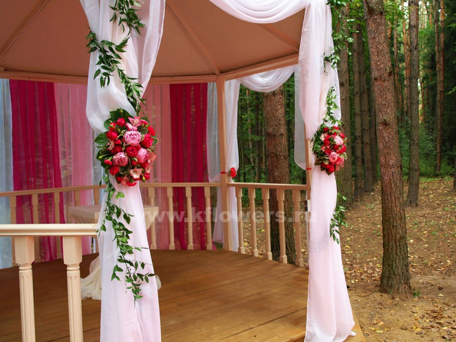 Украсить столбы на свадьбе