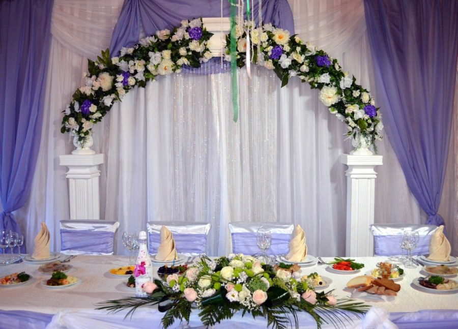 Свадебный стол с аркой