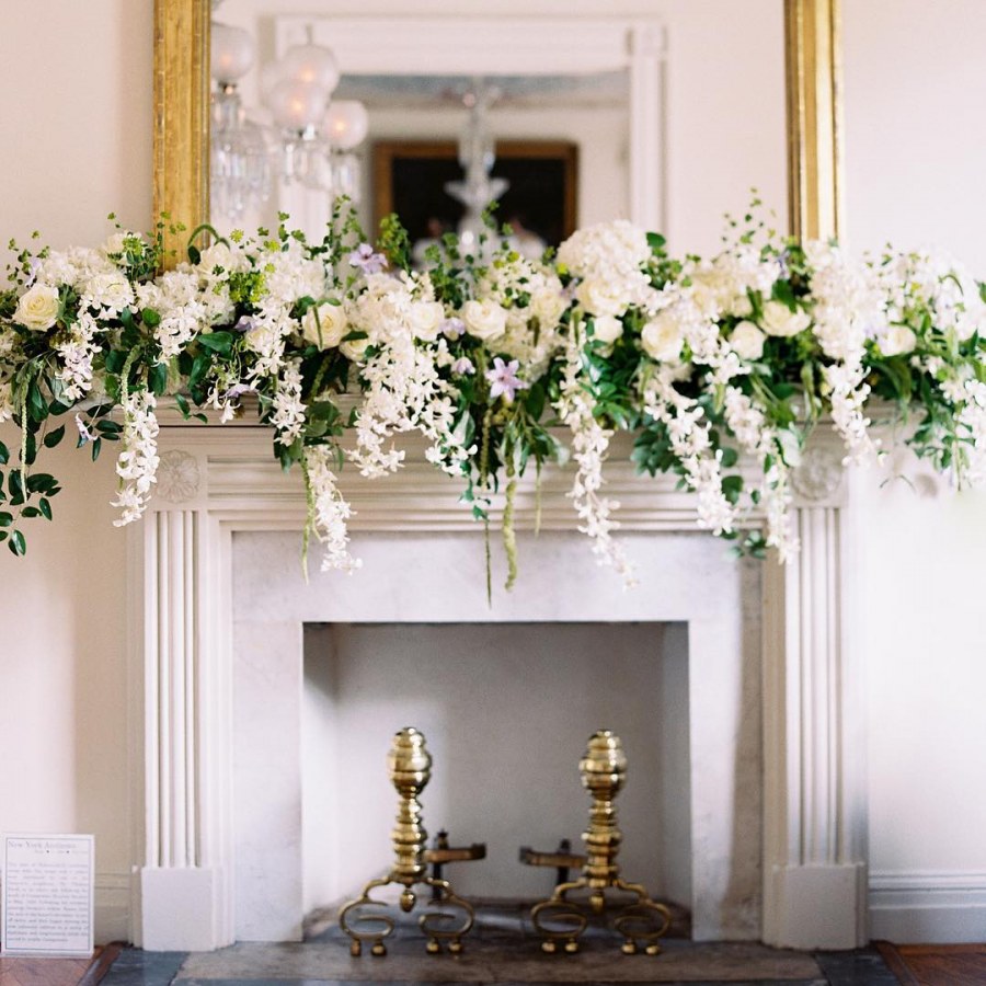 Флористическое украшение камина