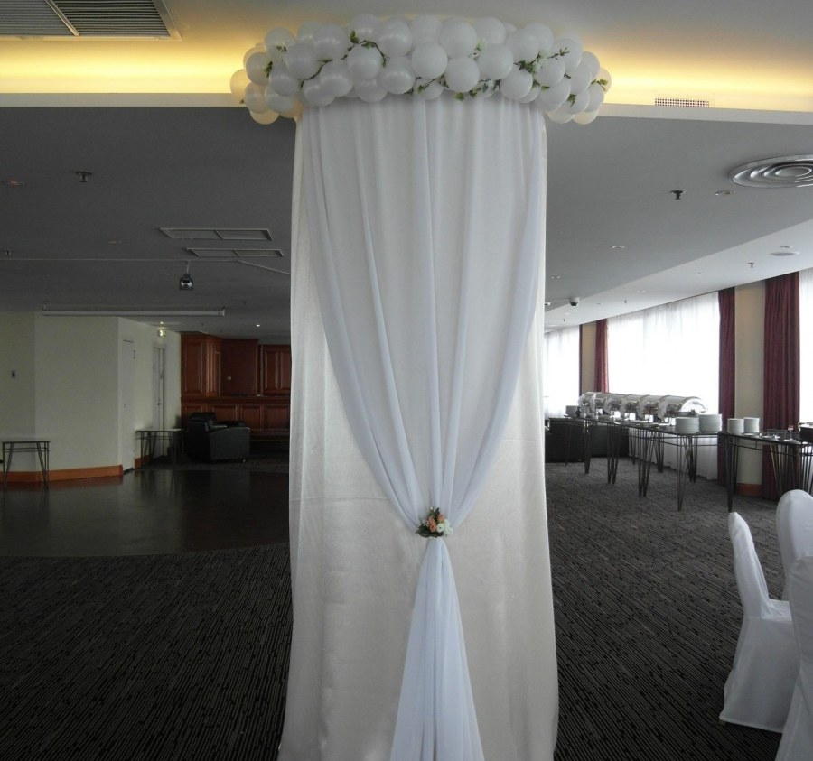 Декор колонн на свадьбу