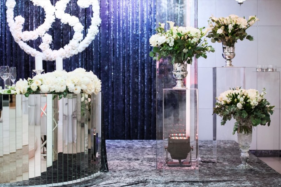 Зеркальные колонны на свадьбу