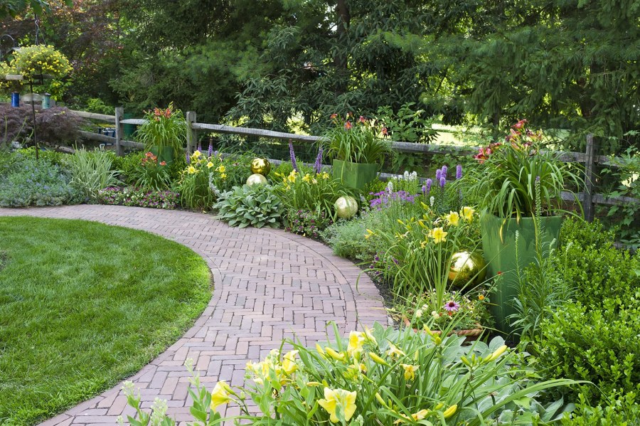 Миксбордер пирамида