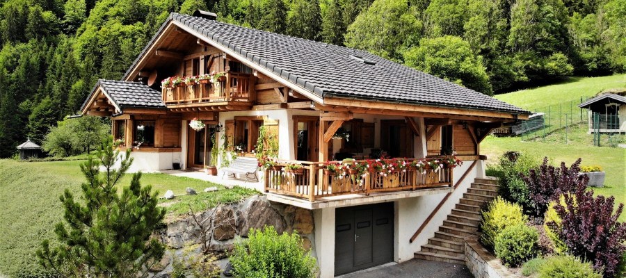 Дом Шале в Швейцарии кирпич