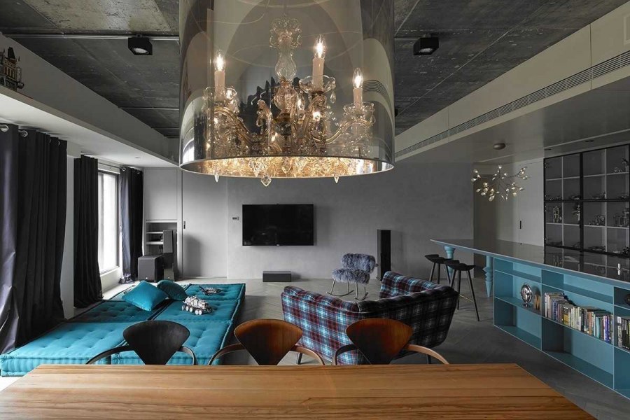 Синяя декоративная штукатурка в интерьере