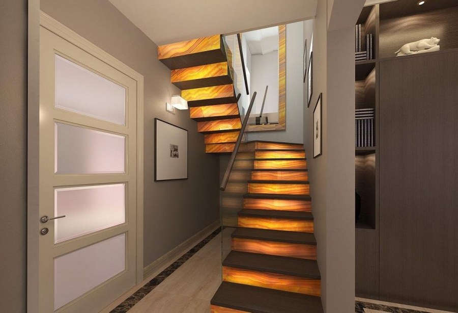 Лестница в узком коридоре