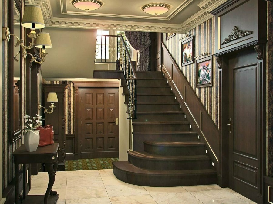 Интерьер холла с лестницей