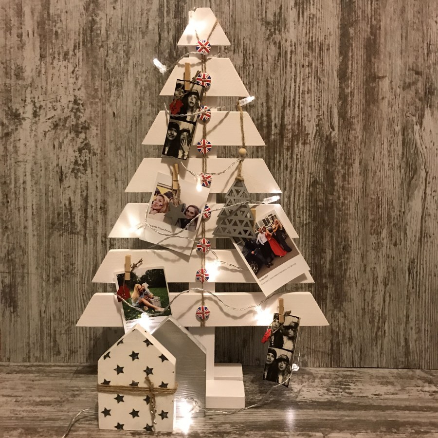 Новогодняя елка из дерева