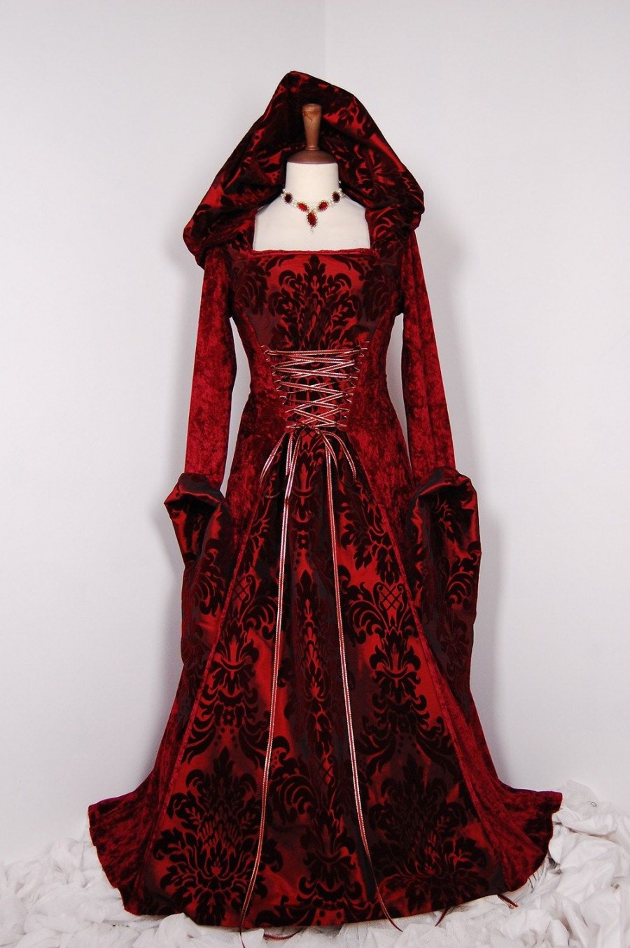 Готическая одежда Бургундия