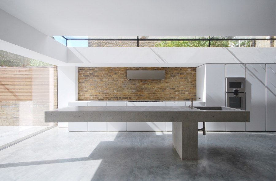 Монолитные кухни в современном стиле