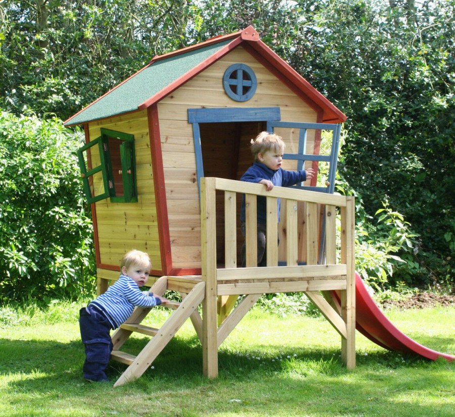 Домик во дворе для детей