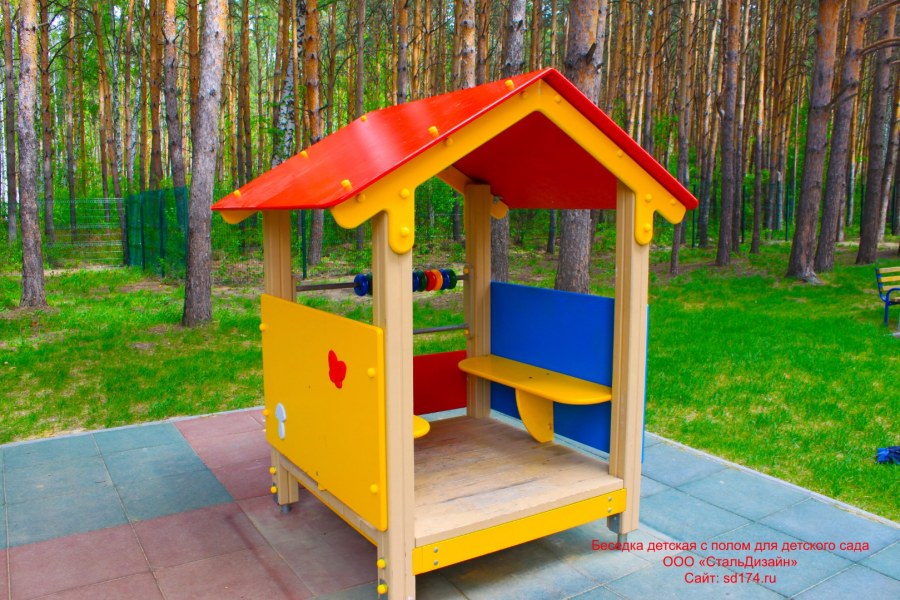 Домик для детей на участке в детском саду