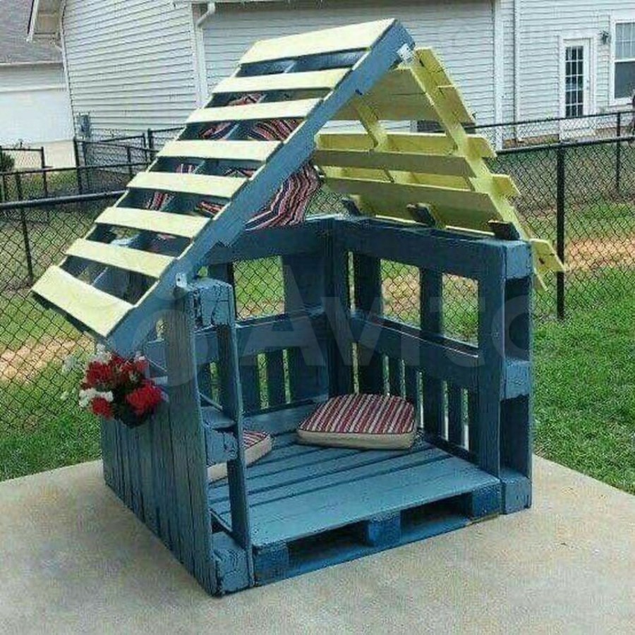 Детский домик из европоддонов