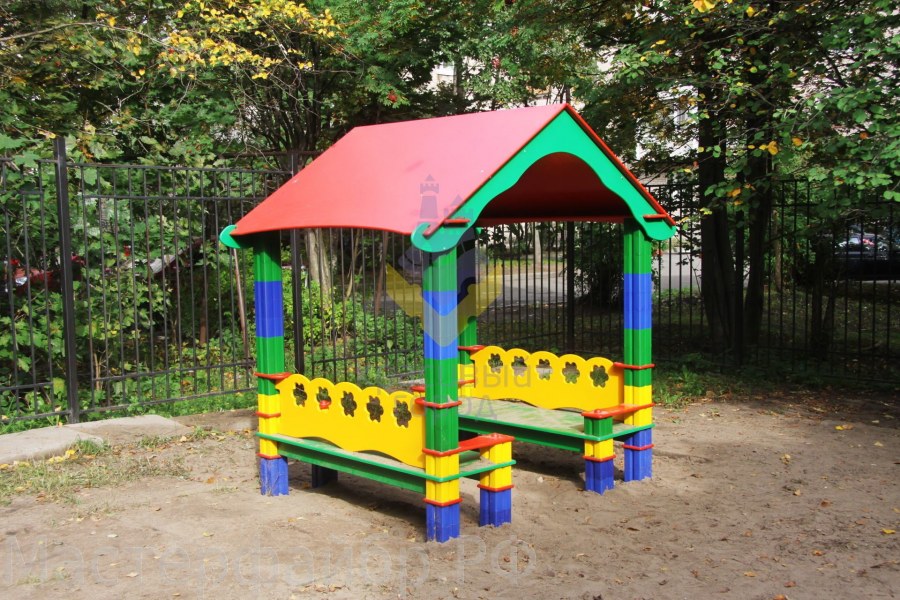 Беседка на участке детского сада