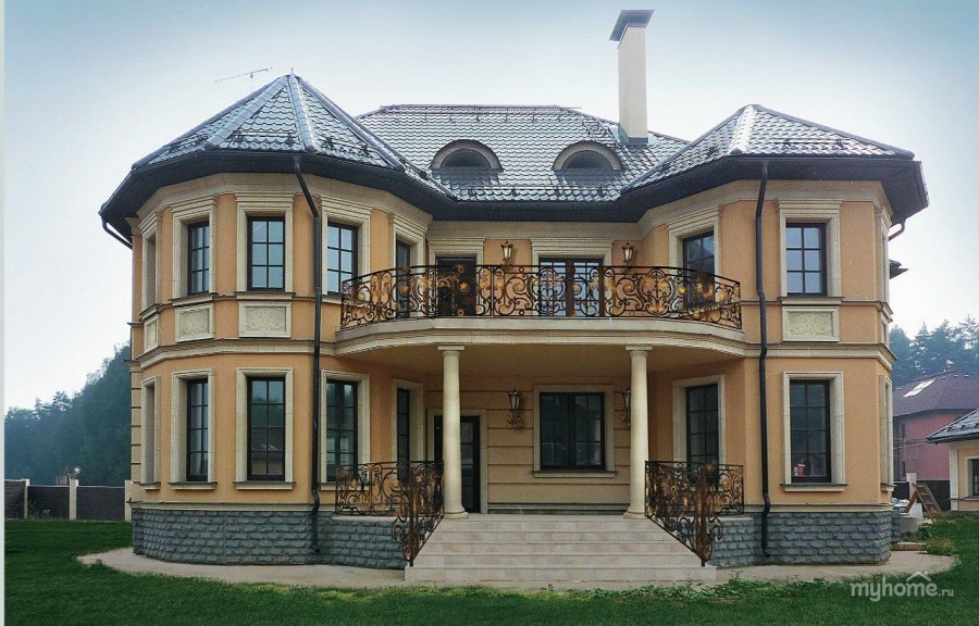 Дом с эркером