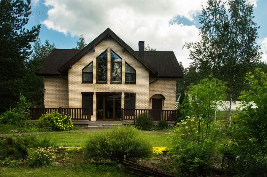 Фасады двухэтажных домов