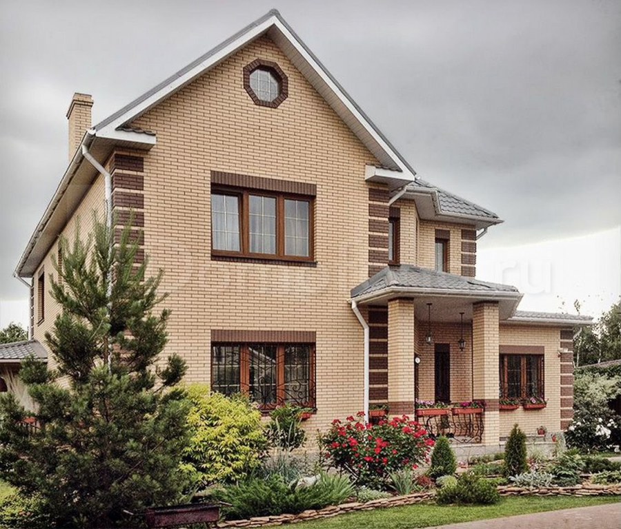 Современный дом с эркером