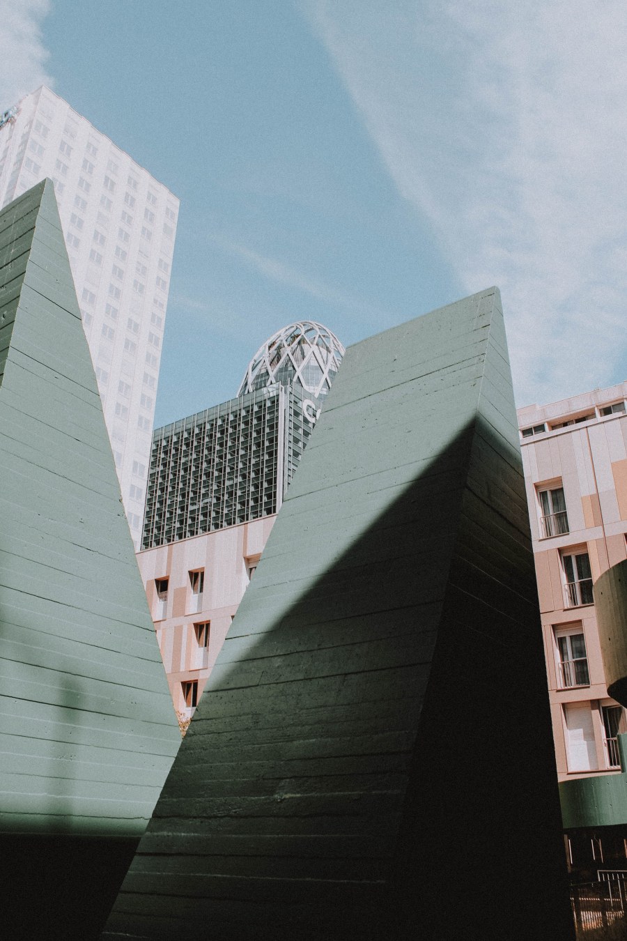 Перфорированные фасады в архитектуре