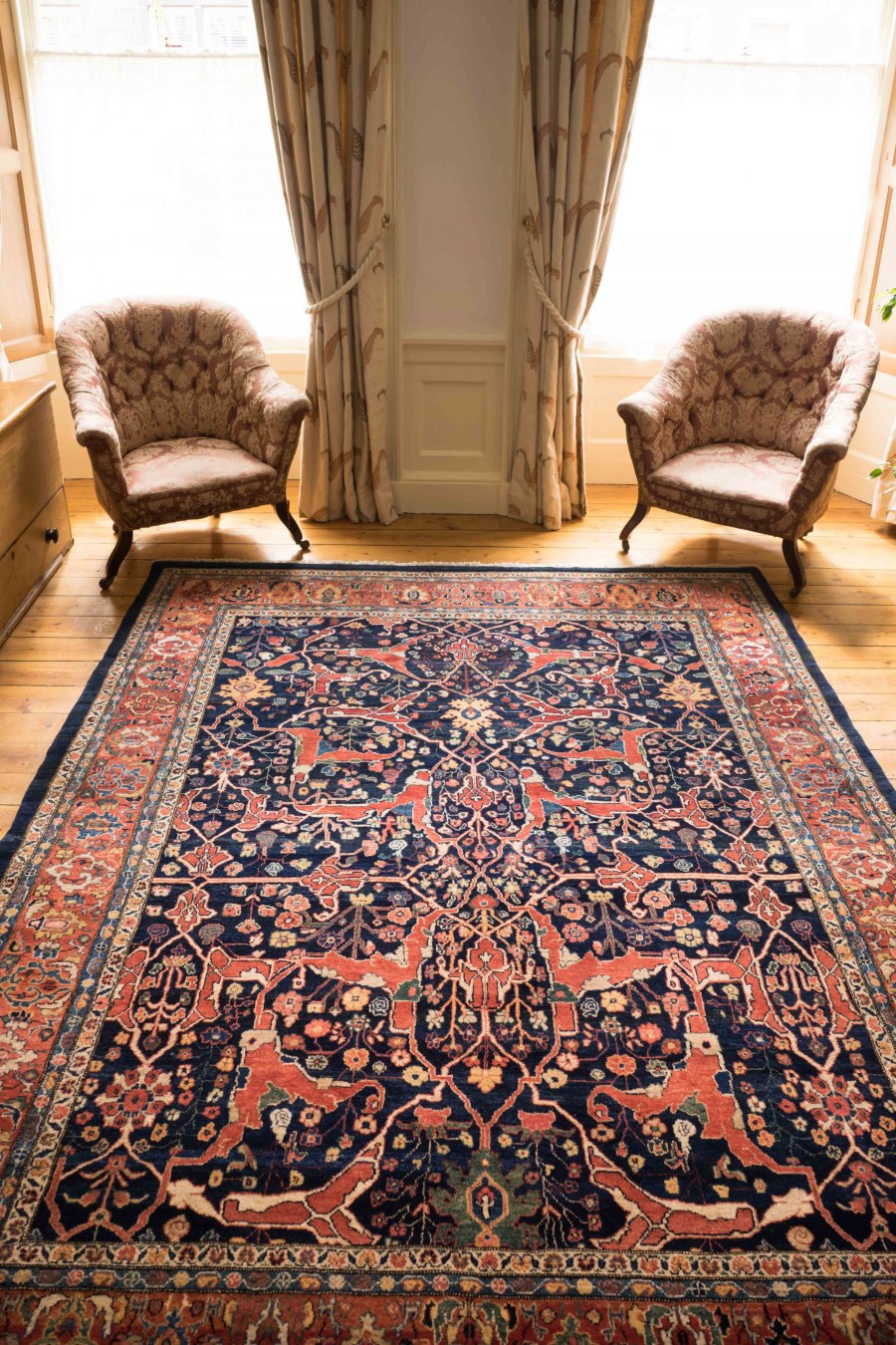 Азербайджанский ковер в интерьере