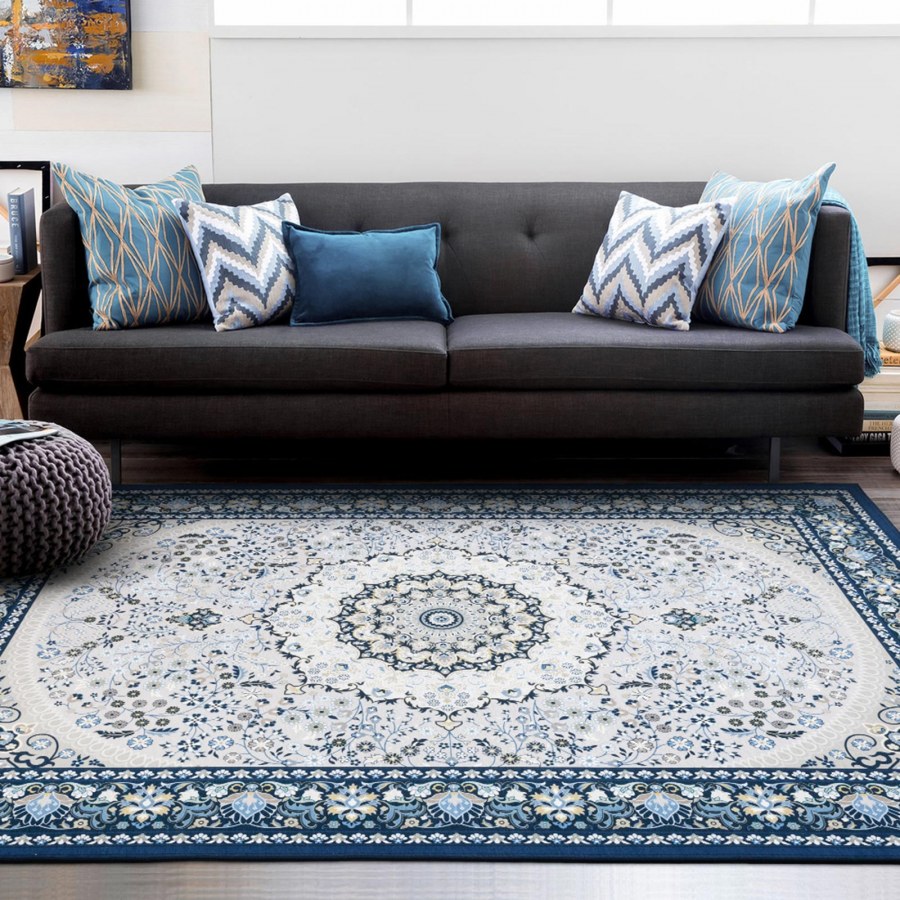 Ковры в интерьере богатых домов