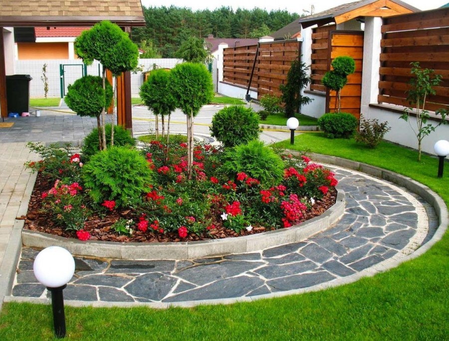 Ландшафт участка перед домом