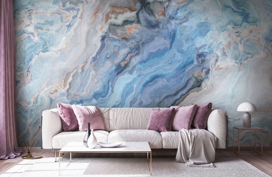 Мраморная стена в гостиной