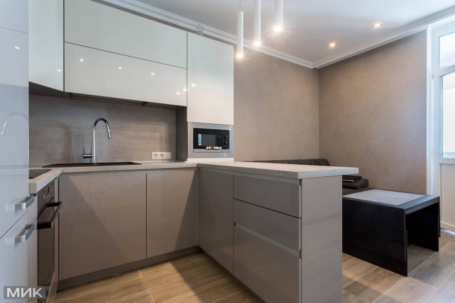 Кухня светло серая матовая