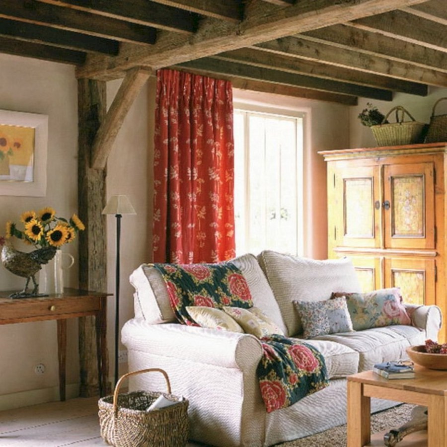 Уютная гостиная в деревенском стиле