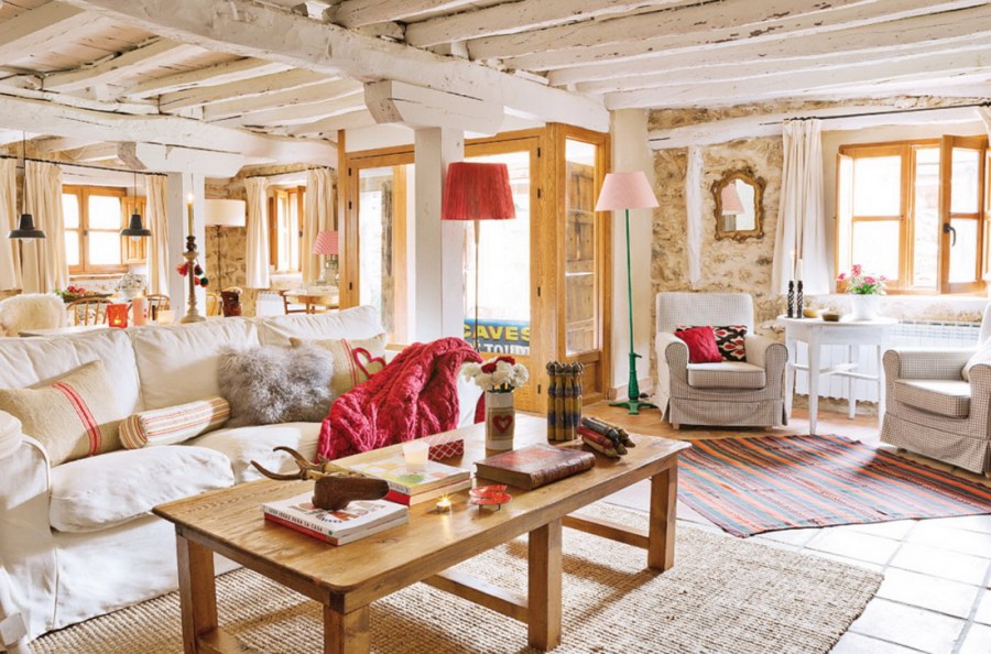 Гостиная в деревенском стиле светлая