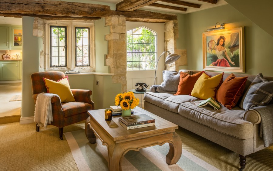 Зеленые стены в стиле Кантри