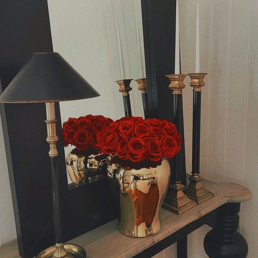 Черно красный золотой декор