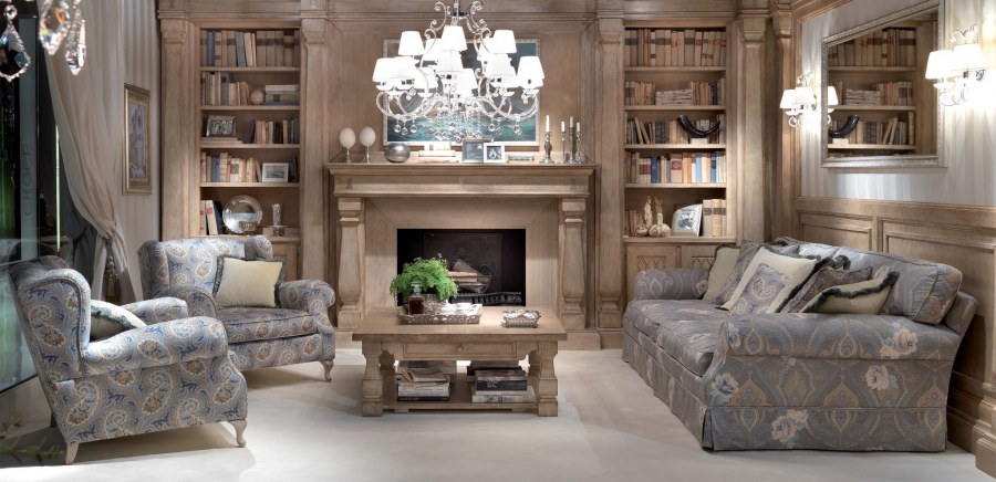 Диван в колониальном стиле