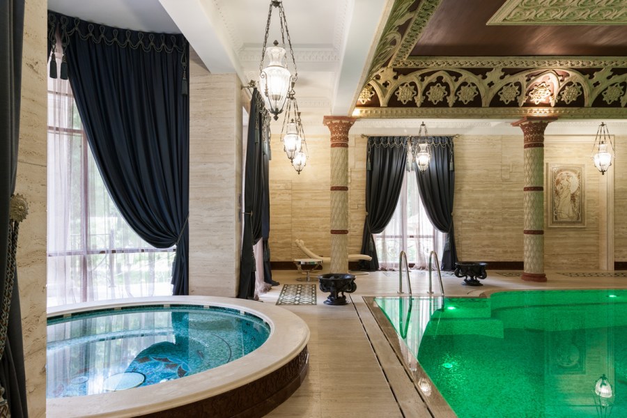 Интерьер сауны с бассейном