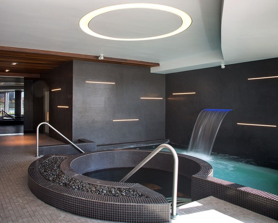 Бассейн в современном стиле