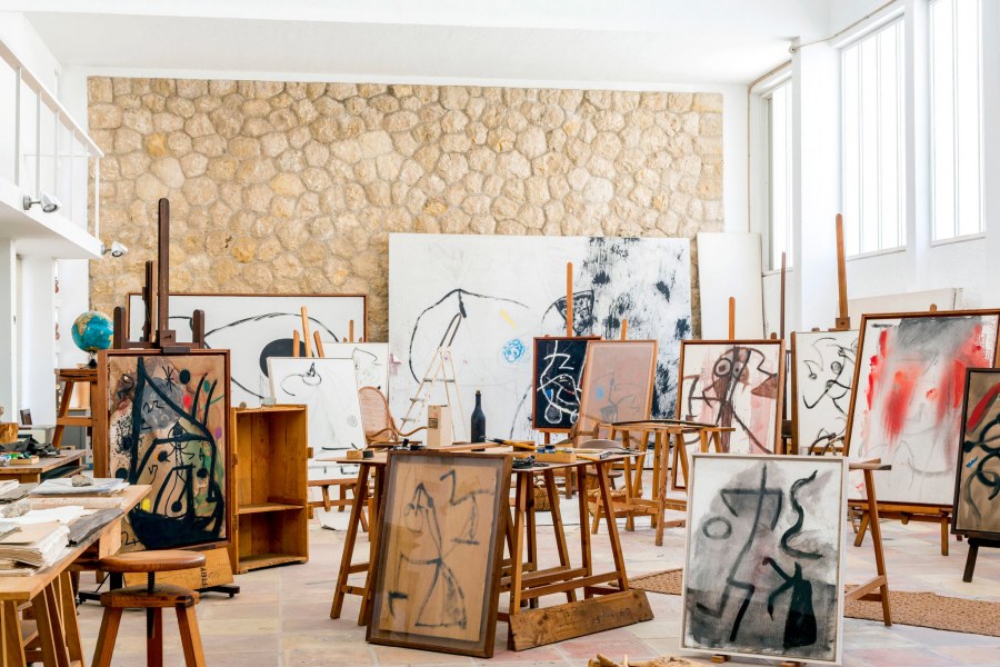 Красивая художественная студия