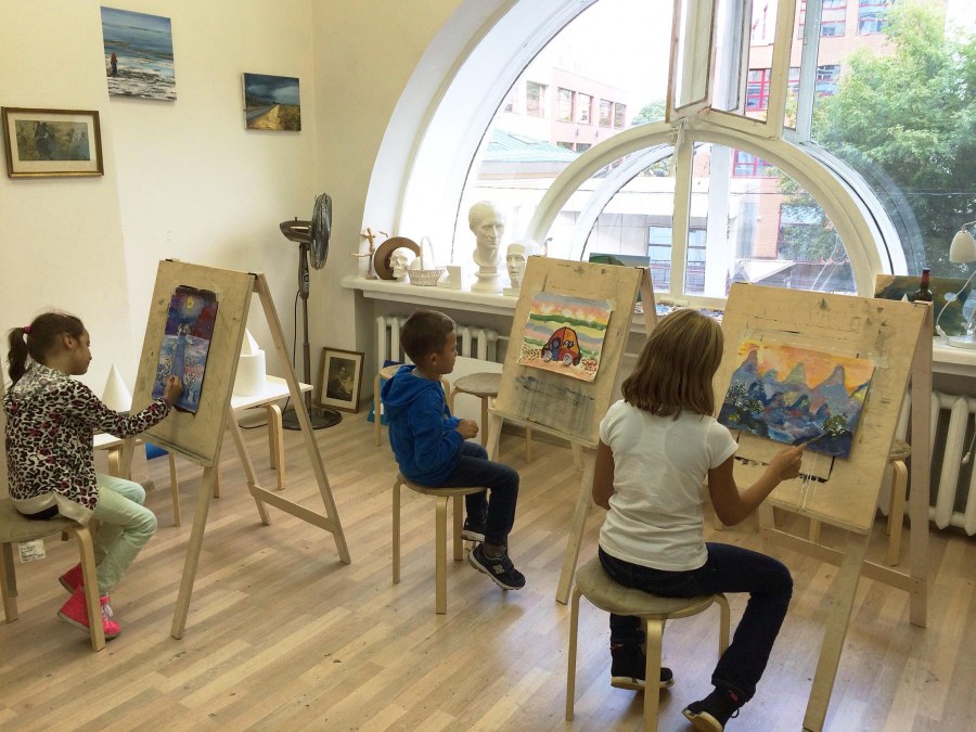 Дети в художественной школе