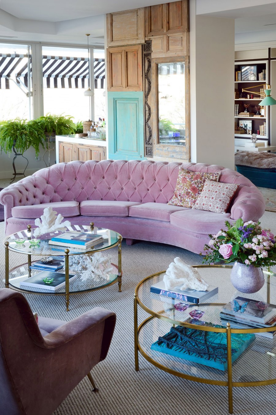 Лаваедовый диван в интерье