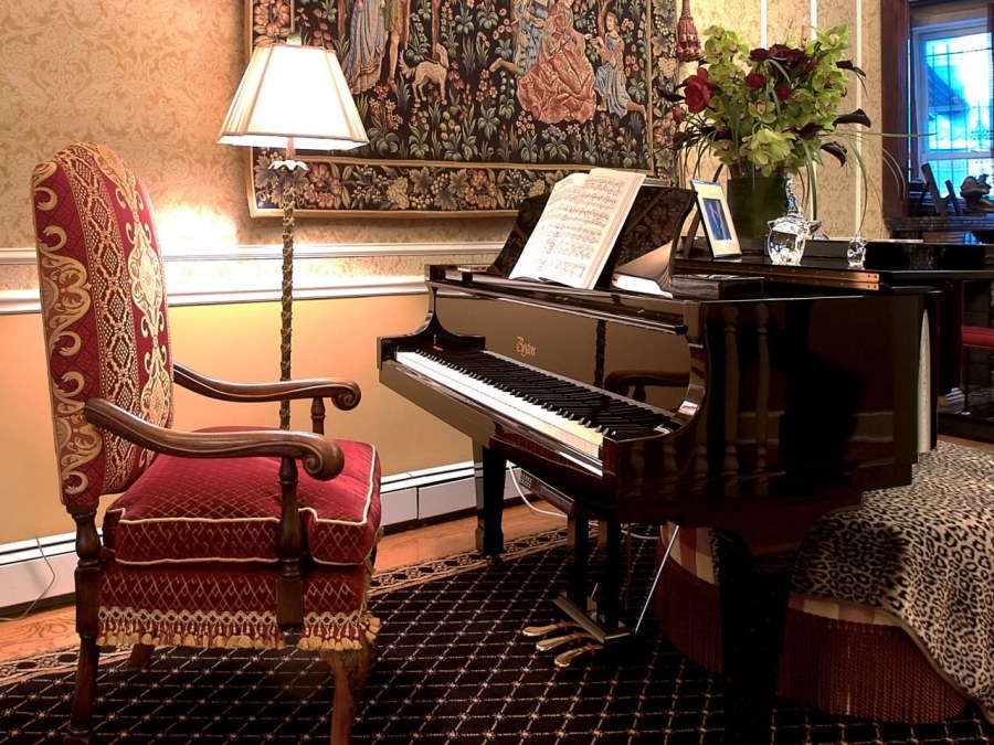 Комната с пианино